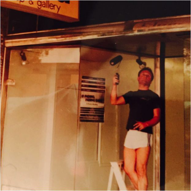 Les McDonald getting ready to open The Bookshop Darlinghurst in 1982. (Photo: Supplied)