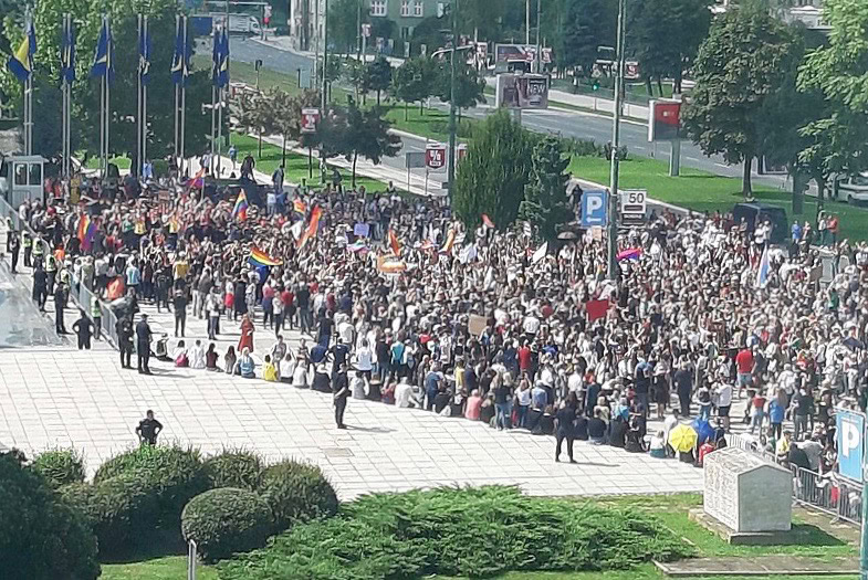 Sarajevo’s first gay pride attracts more than 2000