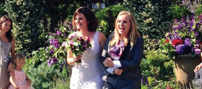 Music and lesbian icon Melissa Etheridge marries partner