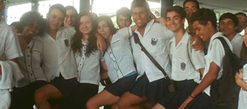 Brazilian students wear skirts to support trans* classmate