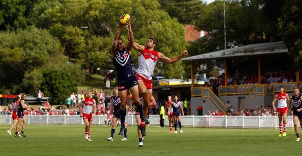 4000-plus crowd cheers on AFL’s first pride match between Swans and Dockers