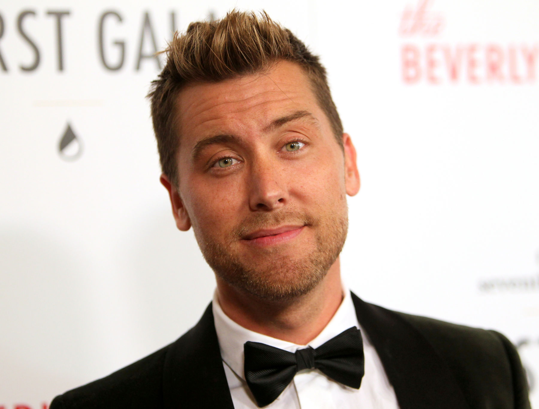 N*Sync’s Lance Bass to host gay version of the Bachelor