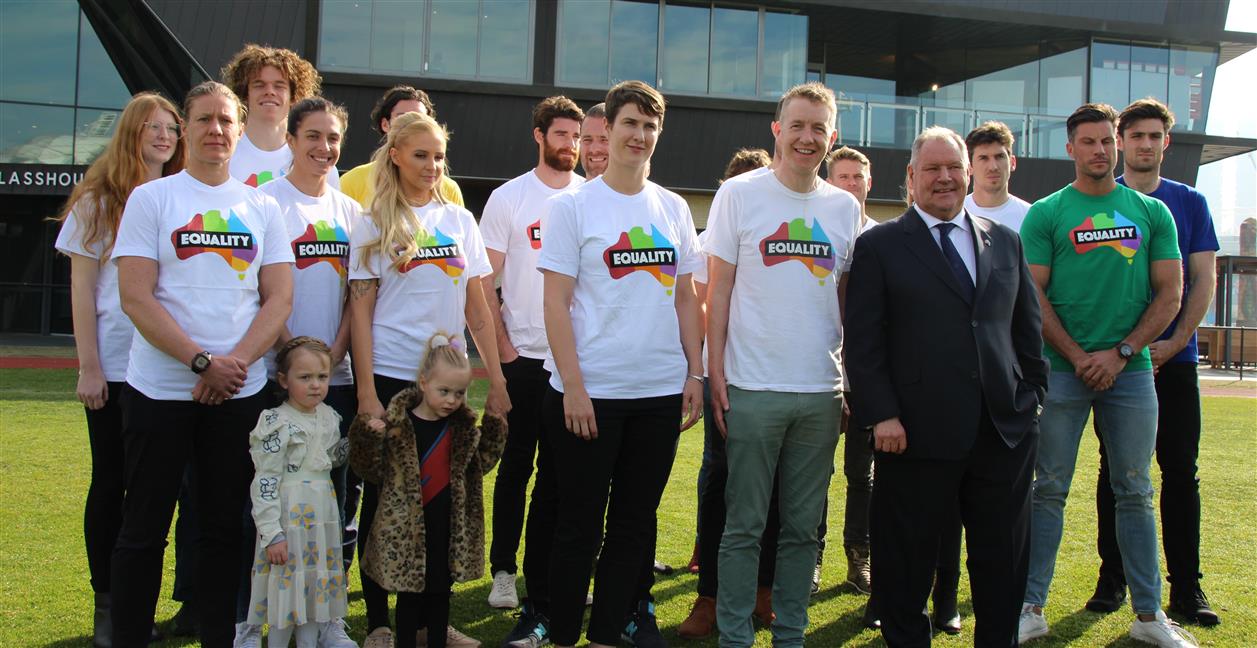 AFL stars and Melbourne’s Mayor call on government for marriage equality