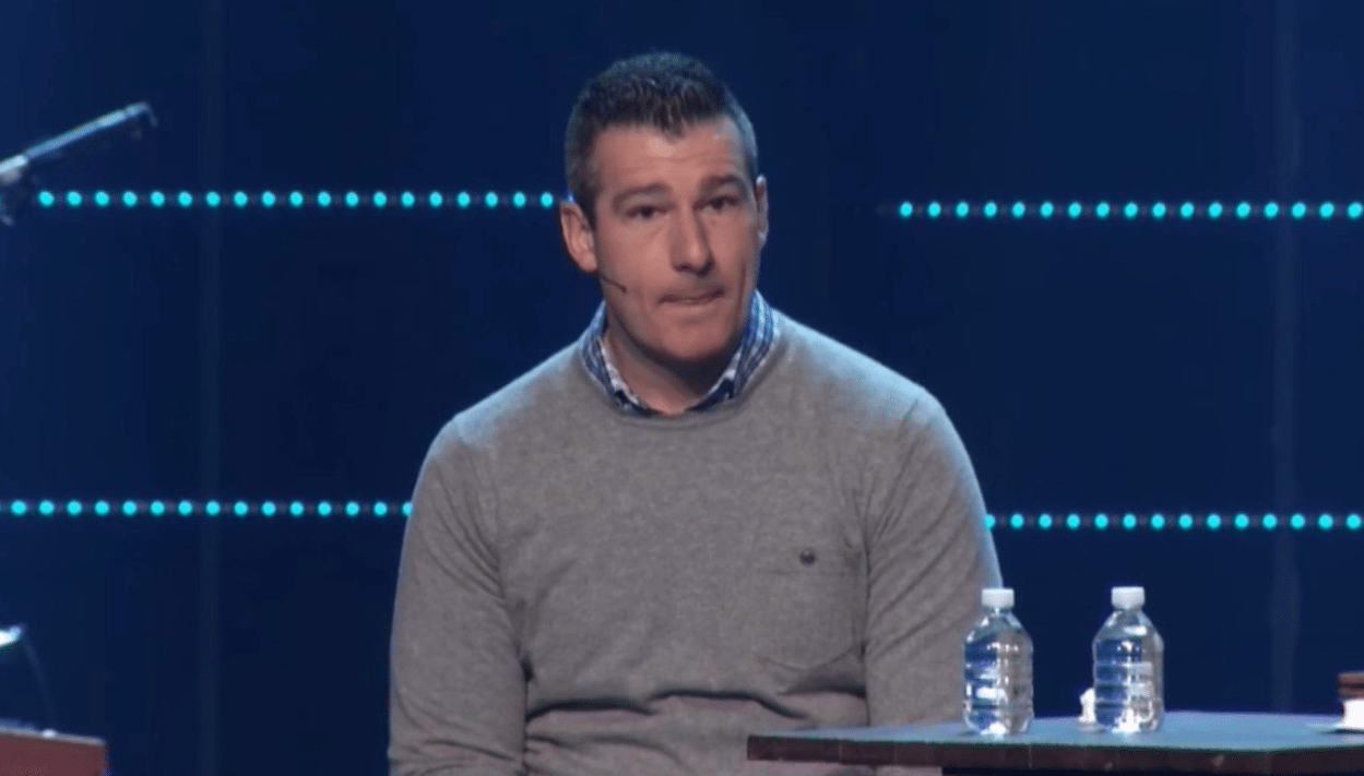 Anti-gay pastor gets standing ovation after admitting he sexually abused a teen