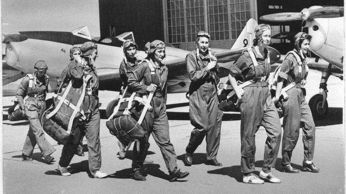 Women Pilots Ferry Aircraft air force