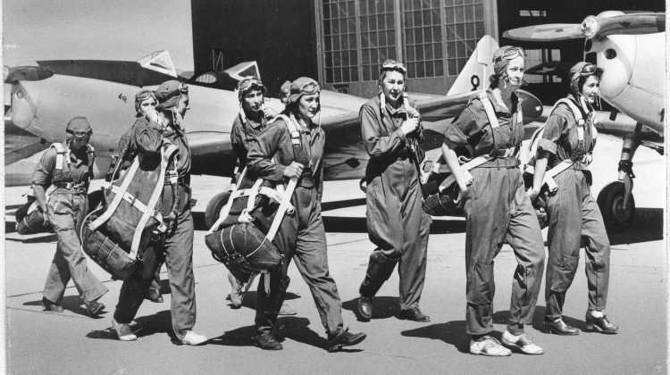 Women Pilots Ferry Aircraft air force