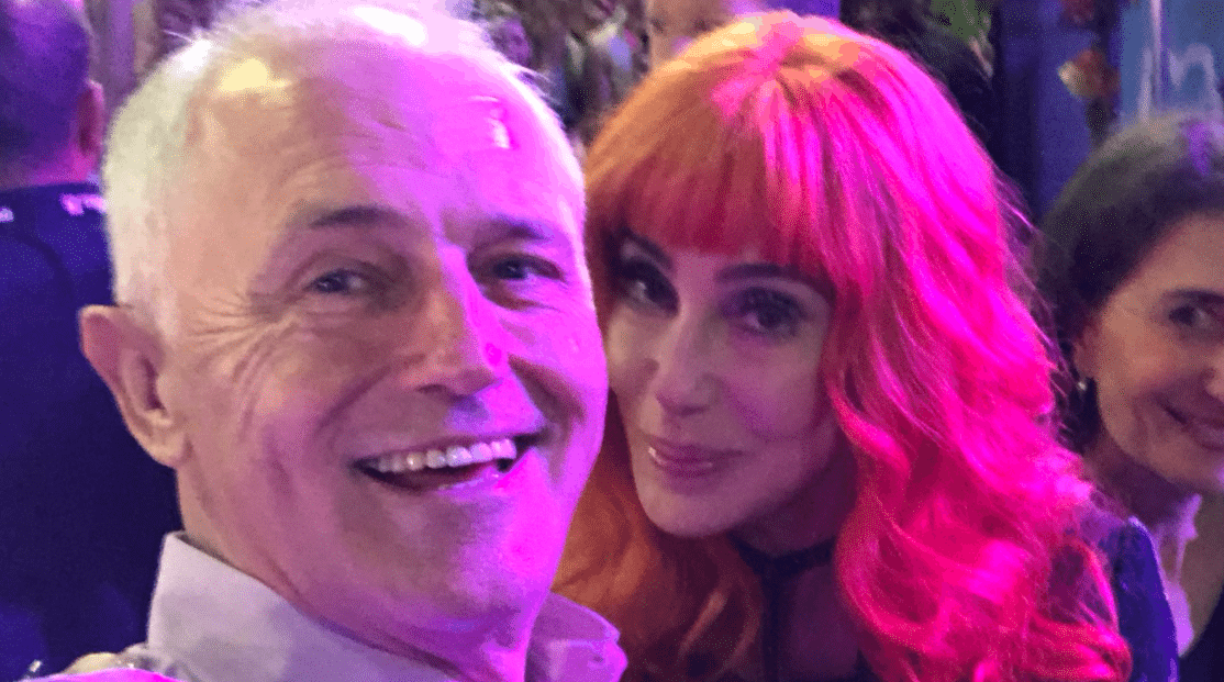 Cher apologises after taking a selfie with Malcolm Turnbull