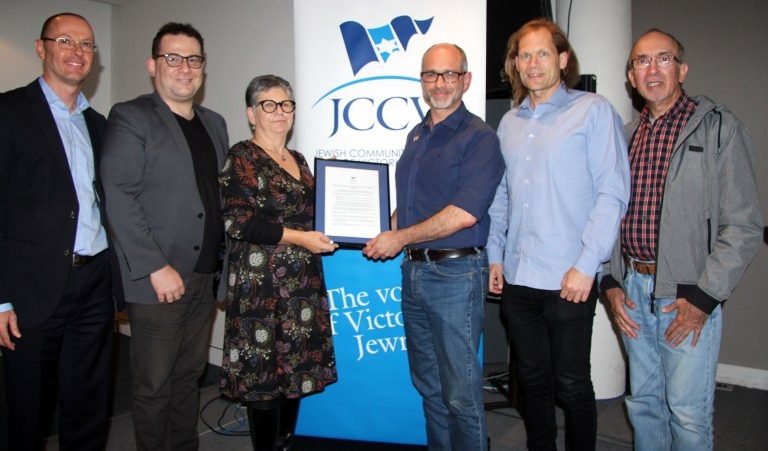 Jewish LGBTI group Aleph Melbourne receives ‘historic’ apology from Jewish council