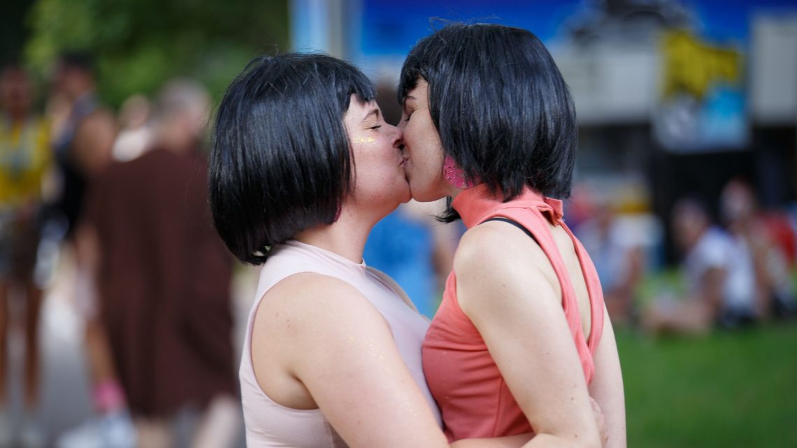 couple kissing mardi gras LGBTIQ+ issues relationships
