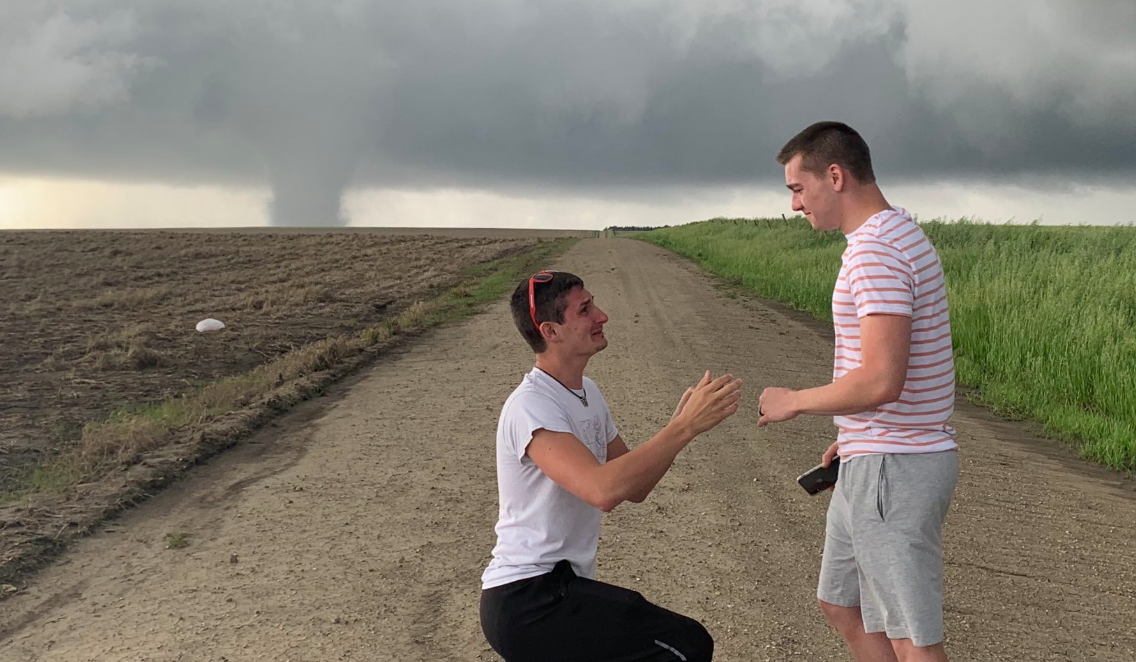 Storm chaser proposes to boyfriend in front of looming tornado