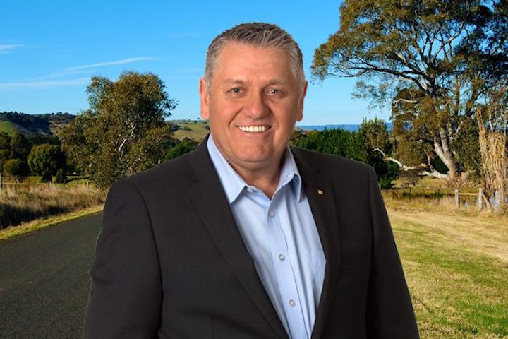 2GB’s Ray Hadley repeatedly makes false HIV biting, saliva risk claims