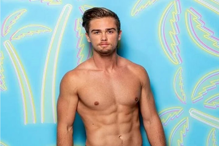 Love Island Star Axed Following Gay Porn Revelation