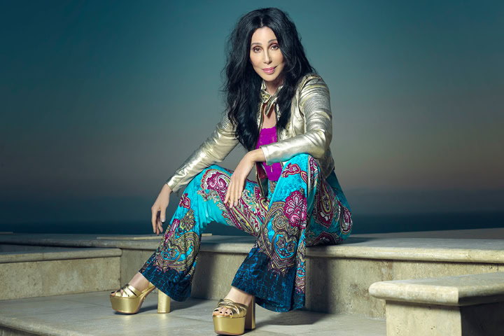 Cher 2020 / Cher Hat Mit Einem Magenvirus Zu Kampfen - Cher performs at a concert in birmingham 10/26/2019.