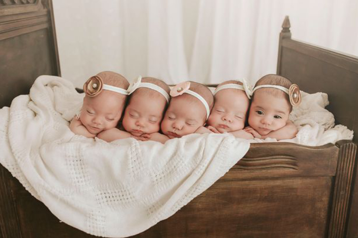 Lesbian Couple Who Wanted One More Baby Ends Up With Quintuplets