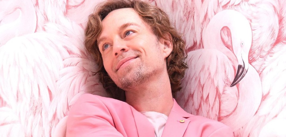 Darren Hayes’ Video For New Single Is A Throwback To The ’80s And His First Gay Kiss