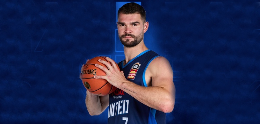 Viral Video Shows Moment Aussie Basketball Star Isaac Humphries Comes Out As Gay To Teammates