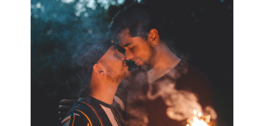 LGBT People Say Good Conversation More Important Than Physical Intimacy On First Date