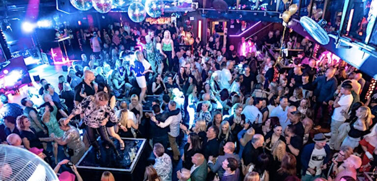 Sundaylicious Dance Crowd at Chasers Nighclub