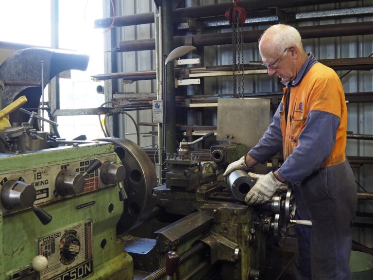 Volunteer at Rozelle workshop 768x576