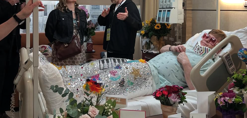 Elton John Scares Fans With Surprising Hospital Photo